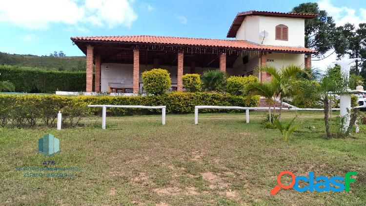 Lindo sítio em Alumínio