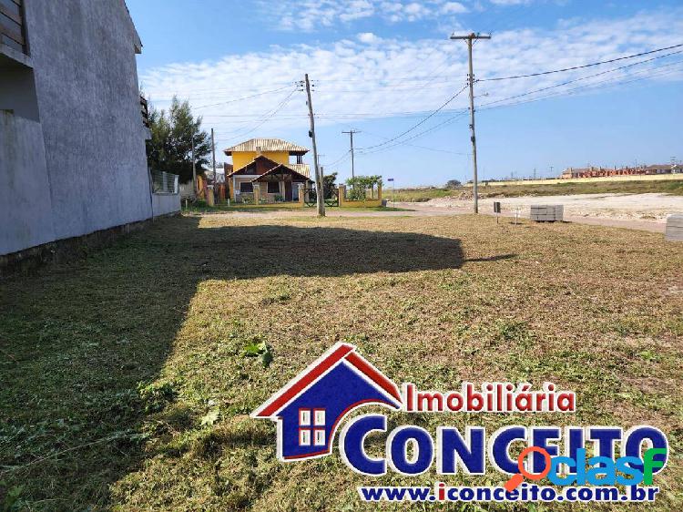 T284 - Lindo terreno medindo 350m² a 300 metros do mar