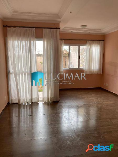 Triplex com quatro dormitórios no Horto do Ypê