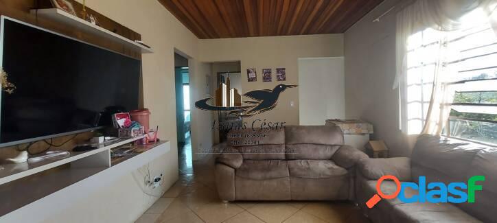 Casa a venda composta por 03 dormitórios em Campos do