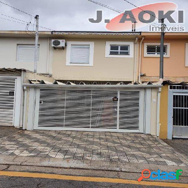 Casa para venda possui 230 m² com 3 quartos em