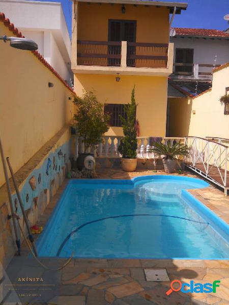 Sobrado à venda, 4 dorms sendo 2 suítes e 2 vagas, Piscina