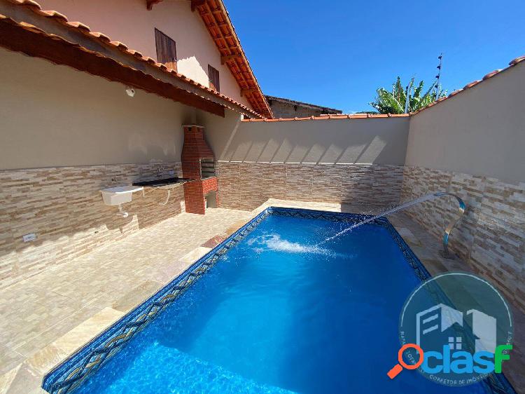 Casa com piscina e churrasqueira