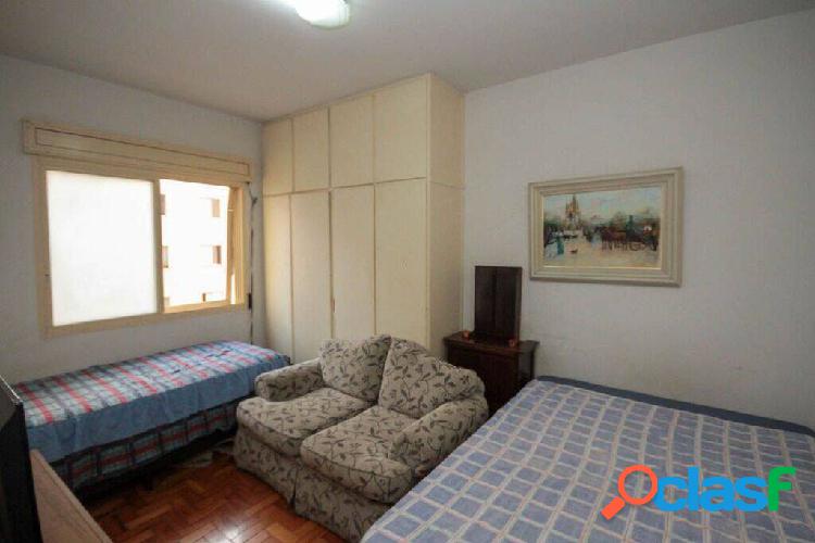 Apartamento de um dormitório na Aclimação.