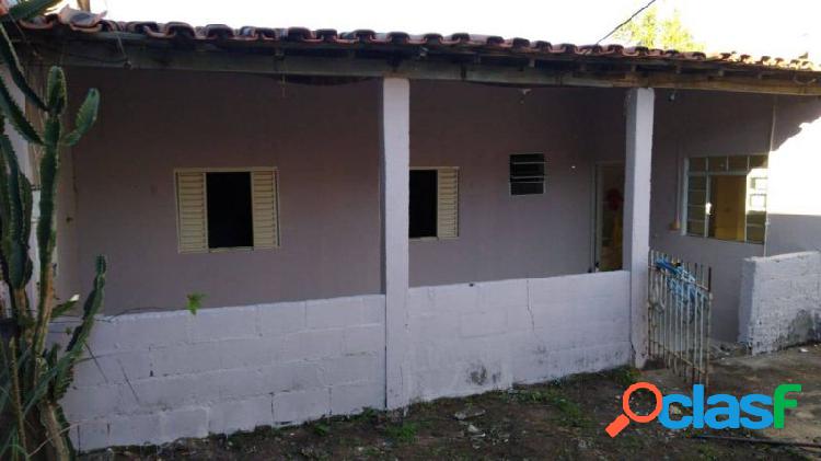 Casa com 2 quartos, 250m², à venda