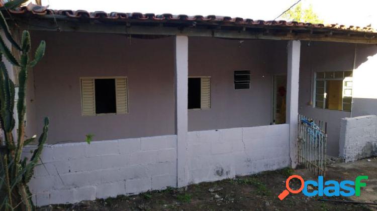 Casa com 2 quartos, 250mm², à venda