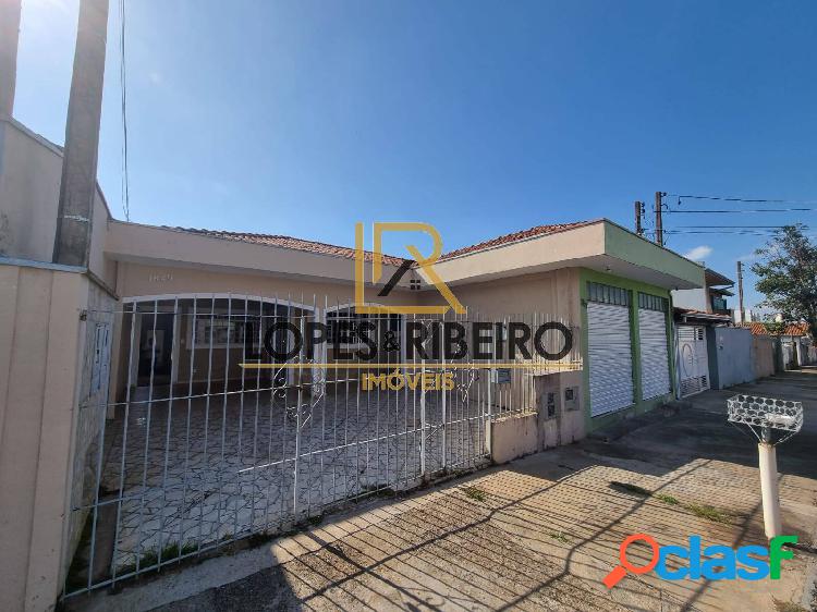 Casa à venda com ponto comercial no jardim Paraíso,