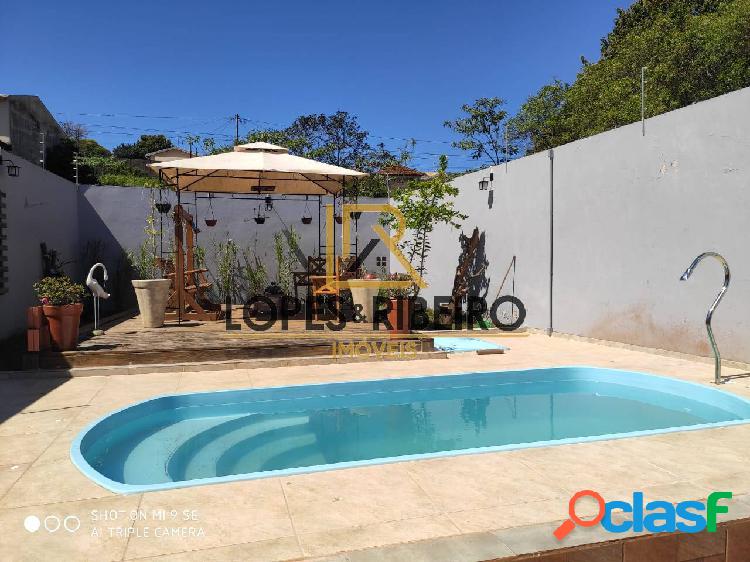 Imóvel no centro de Botucatu com piscina + salão comercial