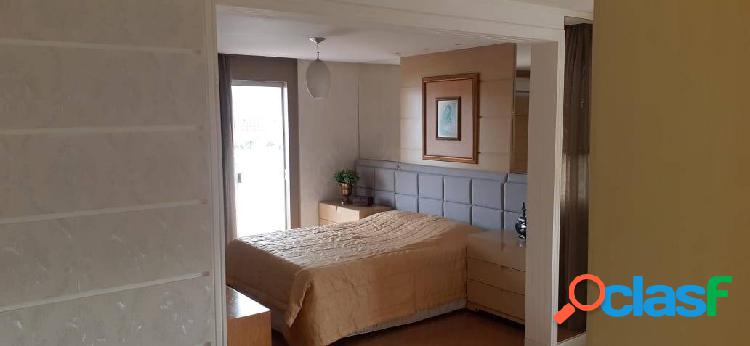Lindo Apartamento decorado frente com a Praça Coronel