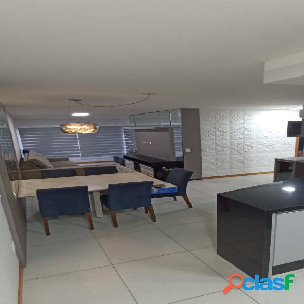 Apartamento de frente 2 dormitórios, proóximo praça