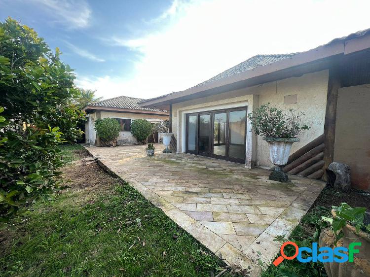 VENDE-SE AMPLA CASA NO SUARÃO, ITANHAÉM-SP