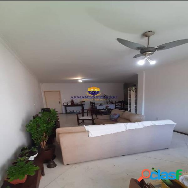 Apartamento no Gonzaga, coração de Santos, 160m2