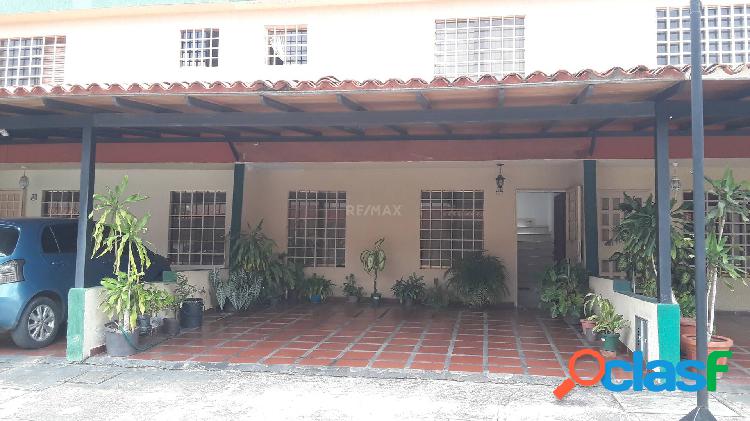 En Venta Amplio y Cómodo Town House en el Conj Resid Los