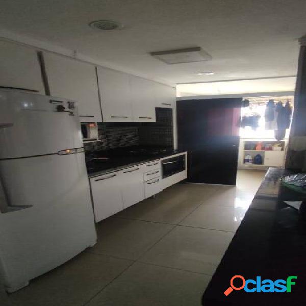 Apartamento com 3 dormitórios, sendo 1 suíte, varanda