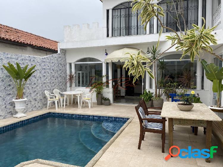 Casa com 4 quartos, sendo 3 Suítes | Piscina | Salão de