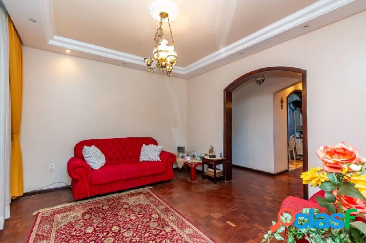 Casa com 5 quartos, 244m², à venda em Curitiba,