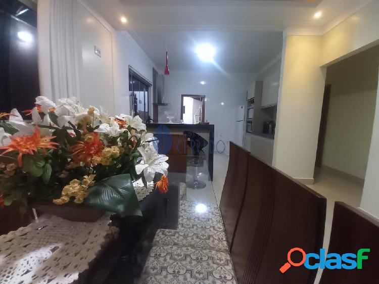 Casa toda Mobiliada com Piscina no Residencial Veneza para