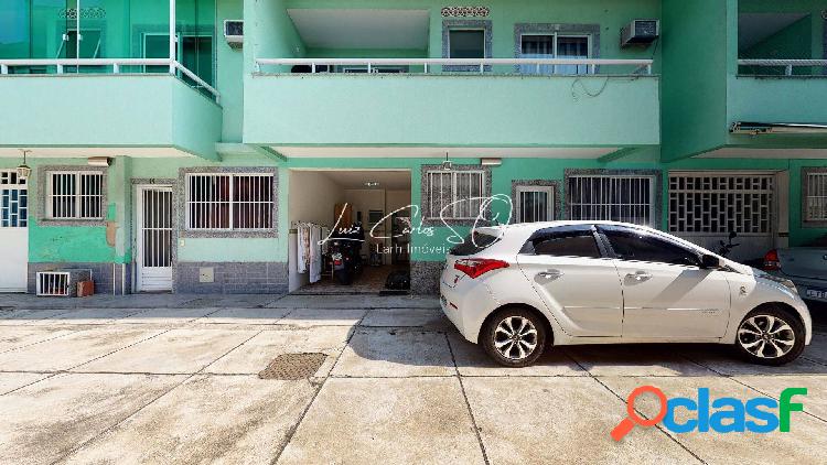 Casa triplex em condomínio fechado com 2 vagas de garagem