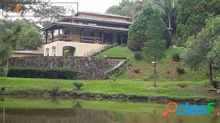 Linda chácara de 7.000m² em São Roque