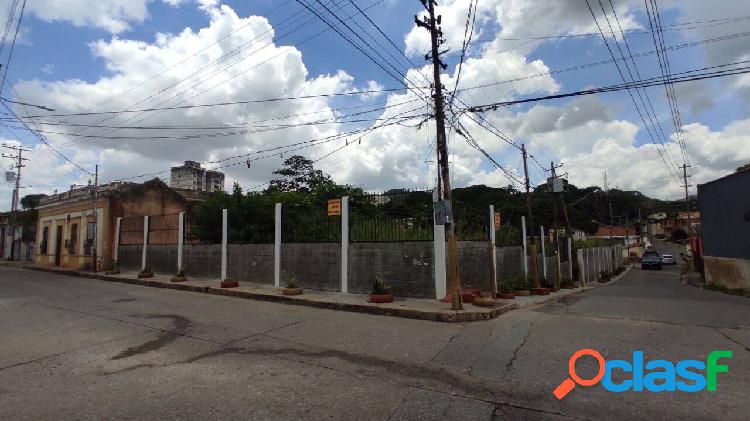 Terreno con Zonificación Comercial y Residencial (AR5 - C2)