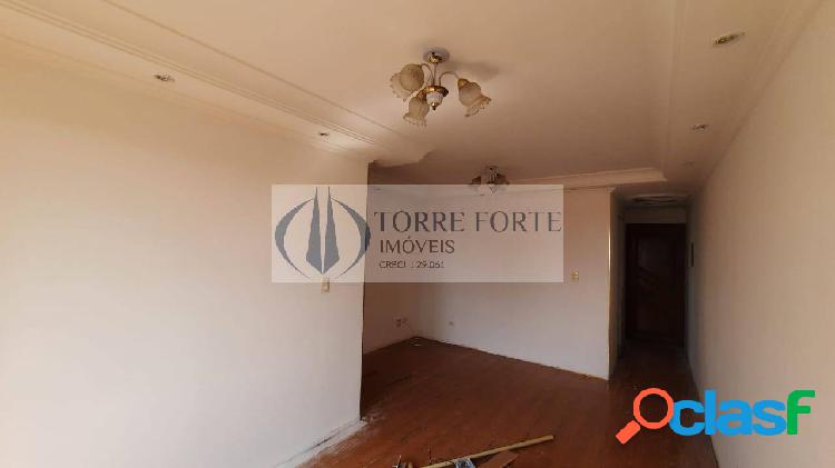 Apartamento 2 dormitórios, 1 banheiro, 1 vaga em Sto.