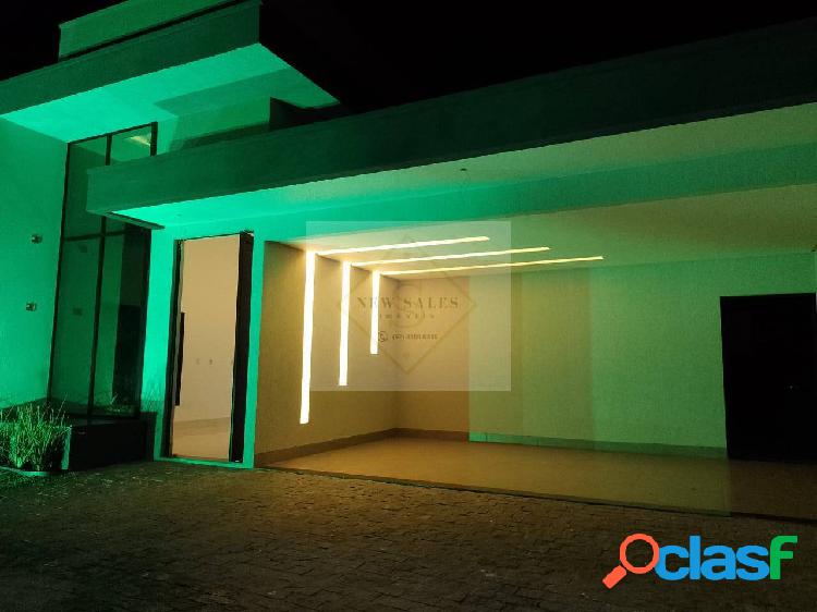 Casa alto padrão em condomínio fechado no setor Laguna