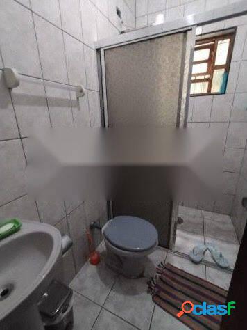 Casa com 2 Quartos e 2 banheiros à Venda, 135 m² por R$