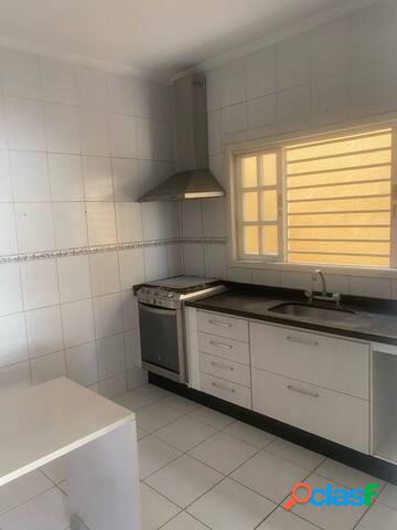 Casa em via pública com 3 dormitórios, Vila Yara - Osasco