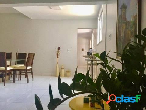 Casa com 3 Quartos e 3 banheiros à Venda, 200 m² por R$