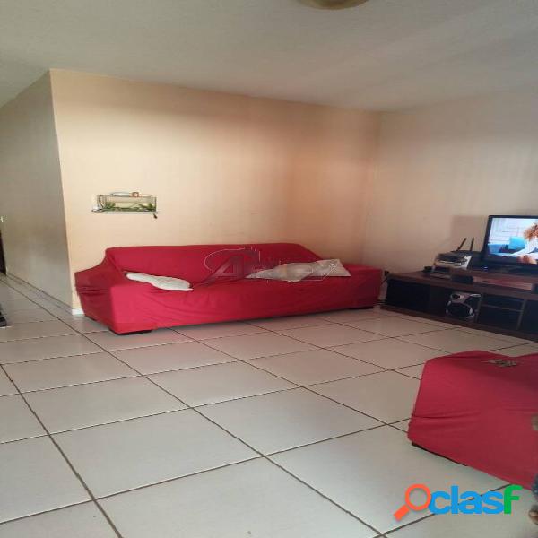 Casa de 3 quartos e lote de 220m² no bairro Planalto em