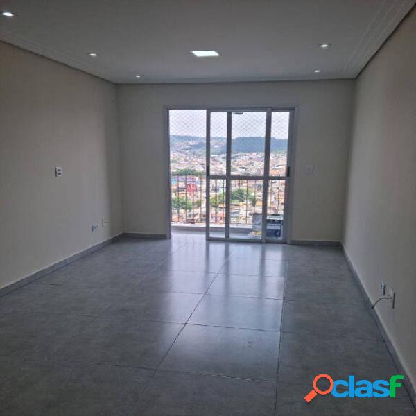 Apartamento com 3 dormitórios à venda, 61 m² por R$