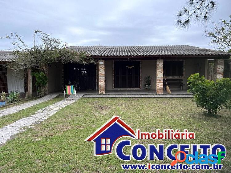 C739 - Linda residência com 3 dormitórios no balneário