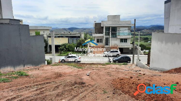 Terreno com 450m² com vista para as montanhas - aclive