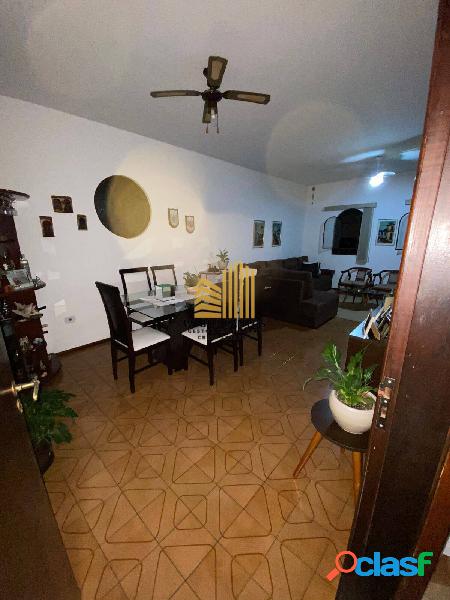 Casa no Bosque dos Eucaliptos em Sjcampos
