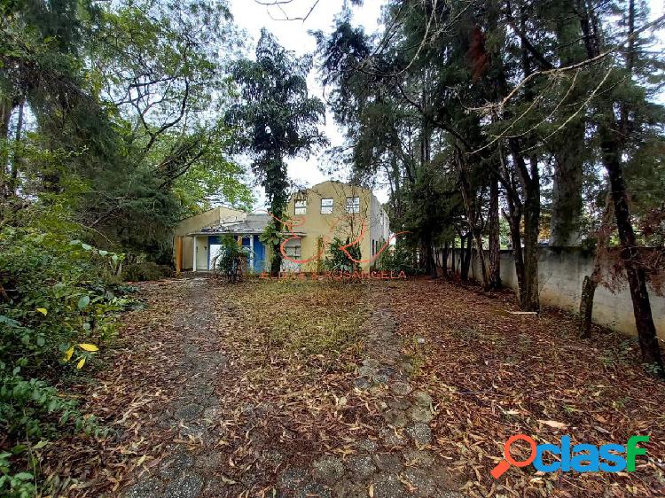 Terreno com 1.690m² no Jardim Uirá em excelente