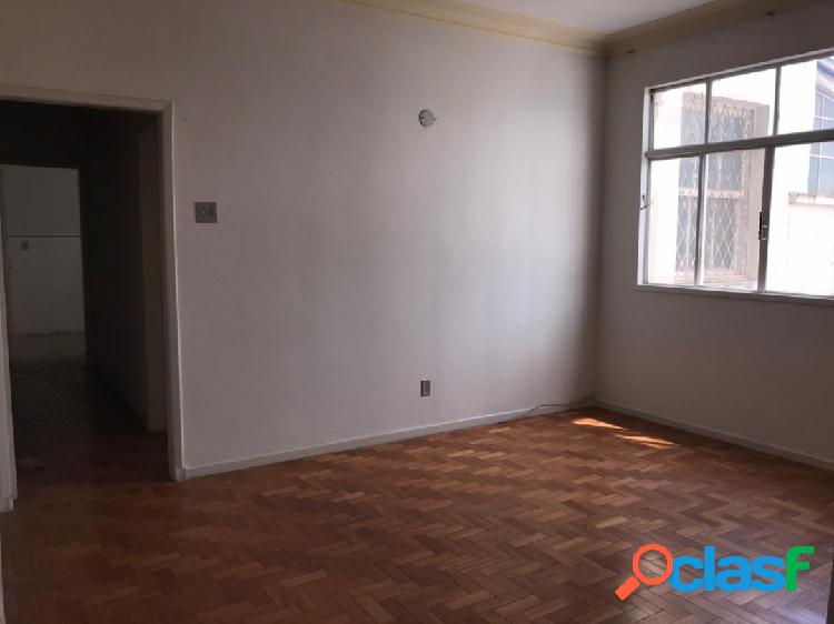 Apartamento à venda, 02 quartos com varanda.