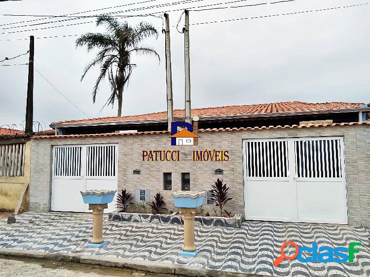 Casa com piscina 10 metros do mar. * NOVA * Lugar nobre!!!