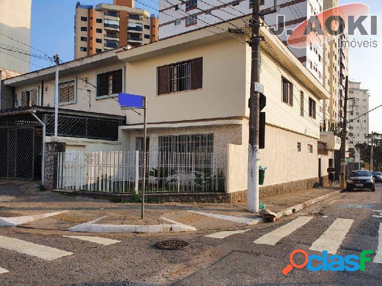 Sobrado para aluguel possui 300 m² com 3 quartos em