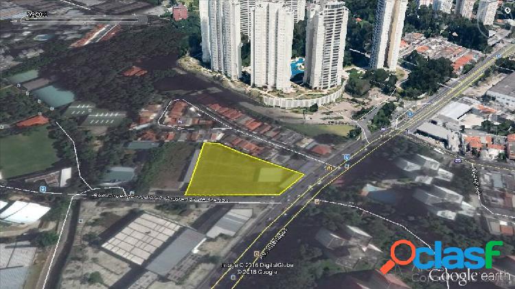 Terreno à Venda, 5350 m² na Av. Interlagos (Zona Mista) -