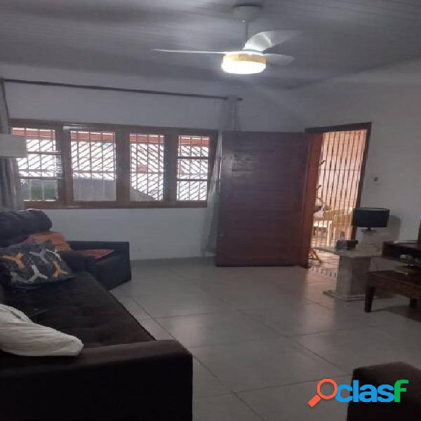 Casa 2 dorm com quintal e churrasqueira na Vila Mirim Praia