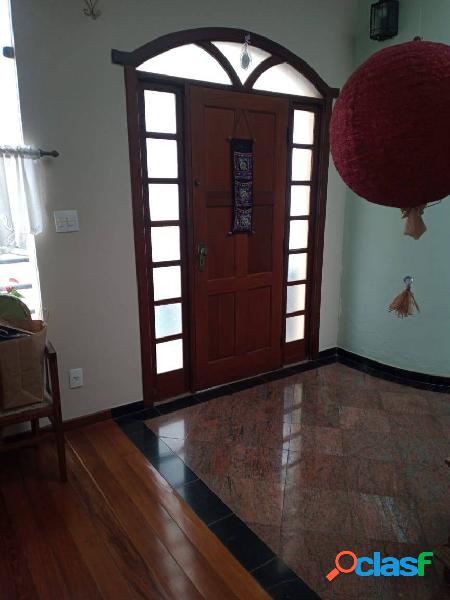 Casa aconchegante terreno enorme.