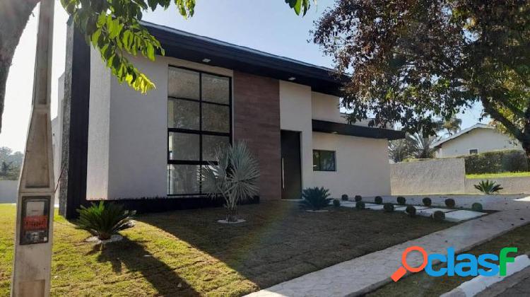 Casa de condomínio com 3 quartos, 800m², à venda em