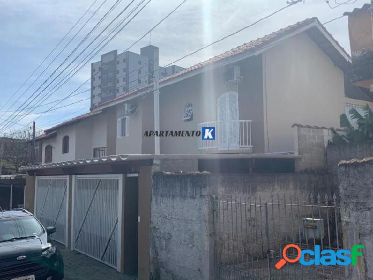 Sobrado p/ VENDA - 220m², 2 dormitórios, 1 suíte, 3 vagas
