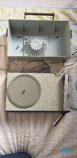 Radiola antiga Philips (década 50), modelo 06GF101,