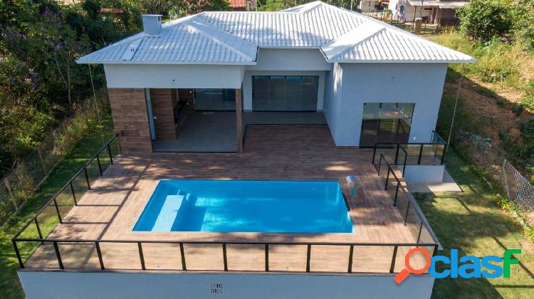Espetacular casa no condominio: Estancia da mata em -