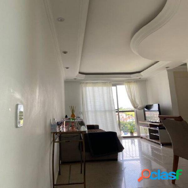 Apartamento com 2 dormitórios para alugar, 52 m² por R$