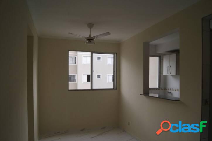 Apartamento com 2 dormitórios para alugar, 55 m² por R$