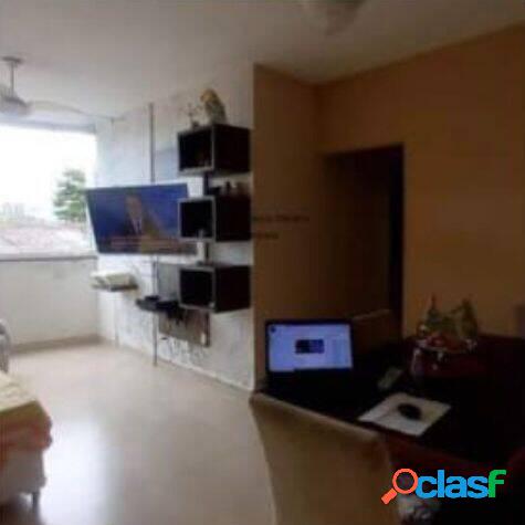 Apartamento com 3 dormitórios à venda, 90 m² por R$