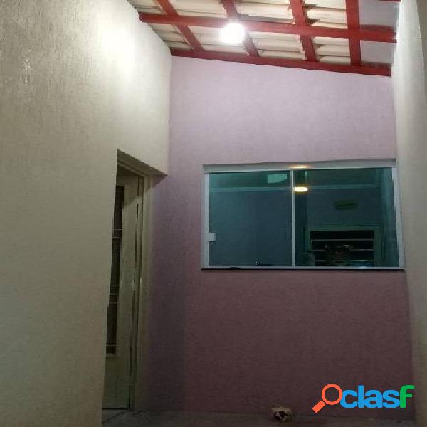 Casa com 2 dormitórios à venda, 55 m² por R$ 234.000 -