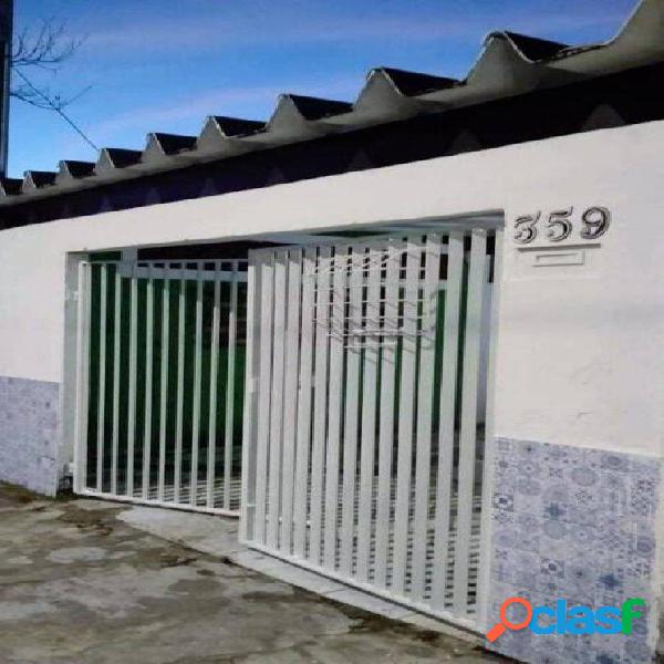 Casa com 2 dormitórios à venda, 70 m² por R$ 195.000 -